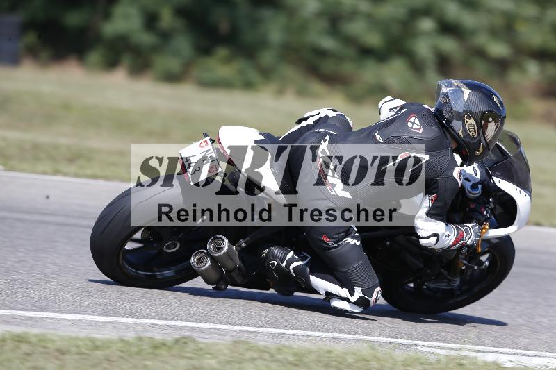 /Archiv-2025/49 26.08.2025 Cornu Master School ADR/blau-bleu/1